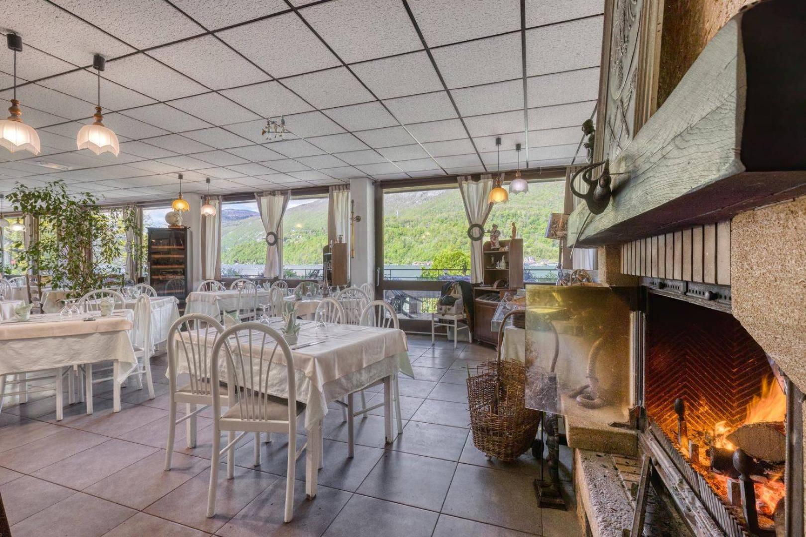 Les Sirenes Hotel Lepin-le-Lac Екстериор снимка